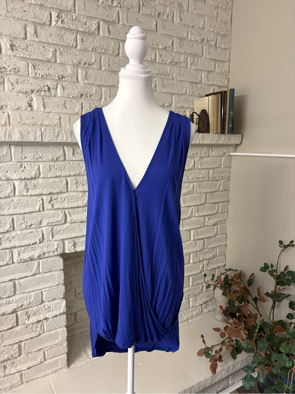 Two by Vince Camuto Optic Blue Draped Front Asymmetrical Tunic Top Large